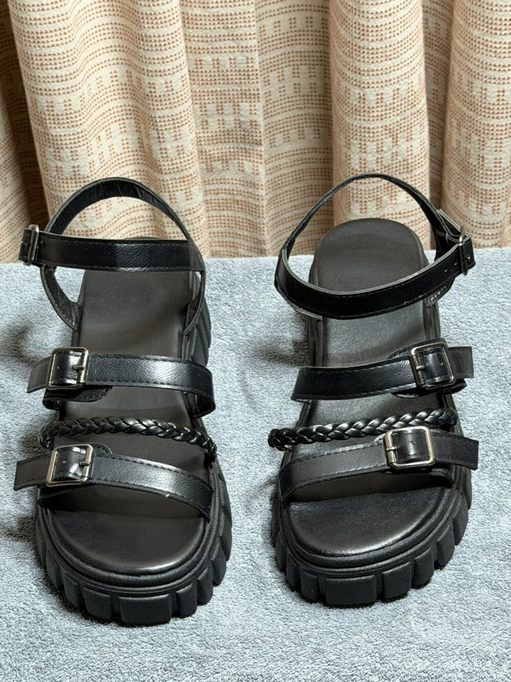 SHEIN Platform Wedge Roman Sandals Sandals — Size 8